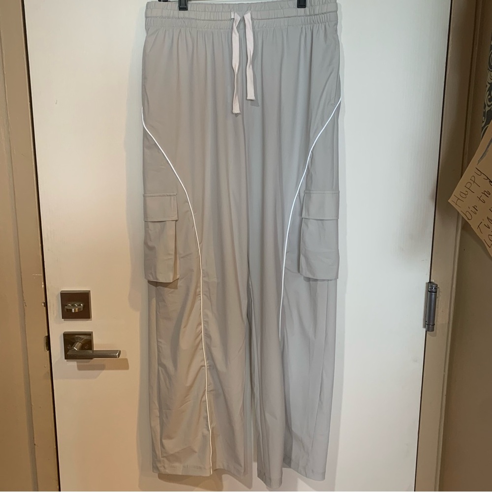 HALARA NWT Large Light Gray Cargo Pants with White Trim